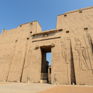 Entrée du temple d'Edfou