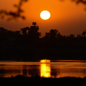 Couché de soleil sur le Nil à Louxor