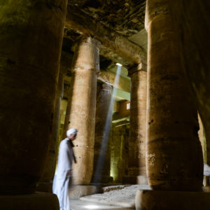 Lumière pénétrant le temple d'Abydos